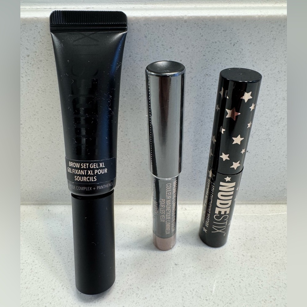 NUDESTIX Sleek Black Cosmetic Tin